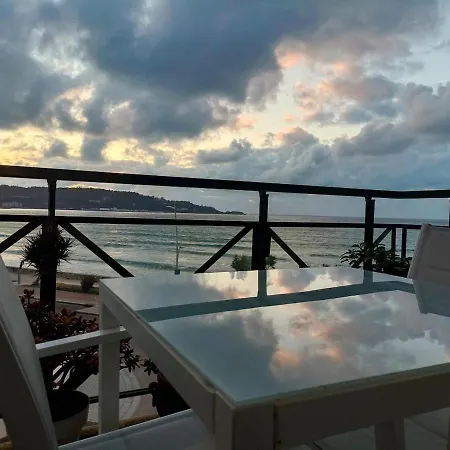 En Bord De Beachfront Lejlighed